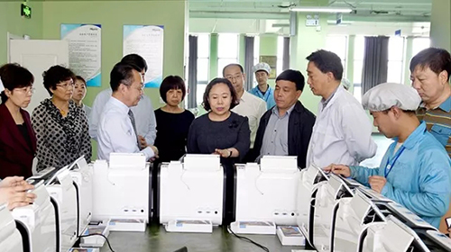 ?河北省食品藥品監(jiān)督管理局局長丁錦霞、 石家莊市副市長趙文鋒 蒞臨禾柏視察指導(dǎo)工作