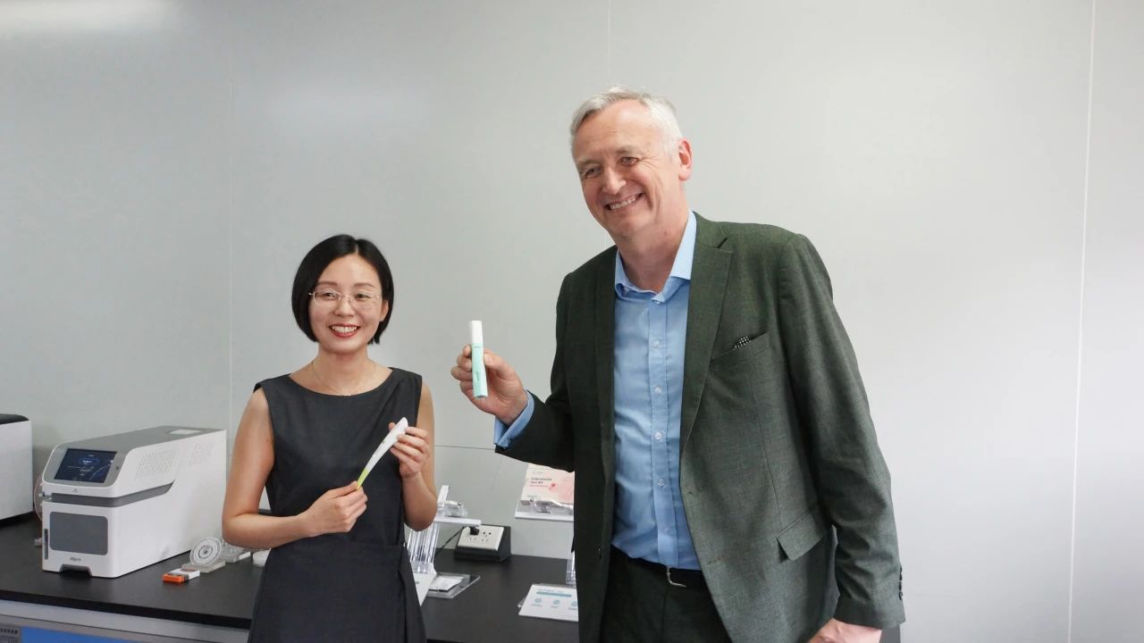比利時(shí)王國駐華大使館商務(wù)參贊 Didier Denayer一行蒞臨禾柏生物參觀考察